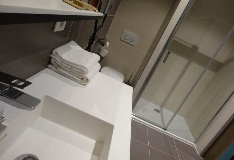 Отель De La Paix