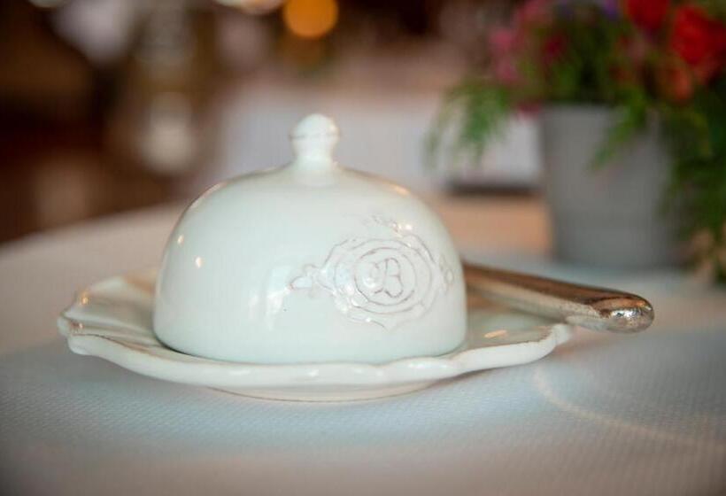 فندق De La Poste