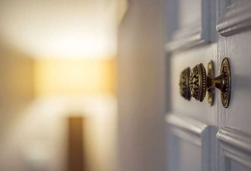 Отель Hôtel La Résidence Du Berry