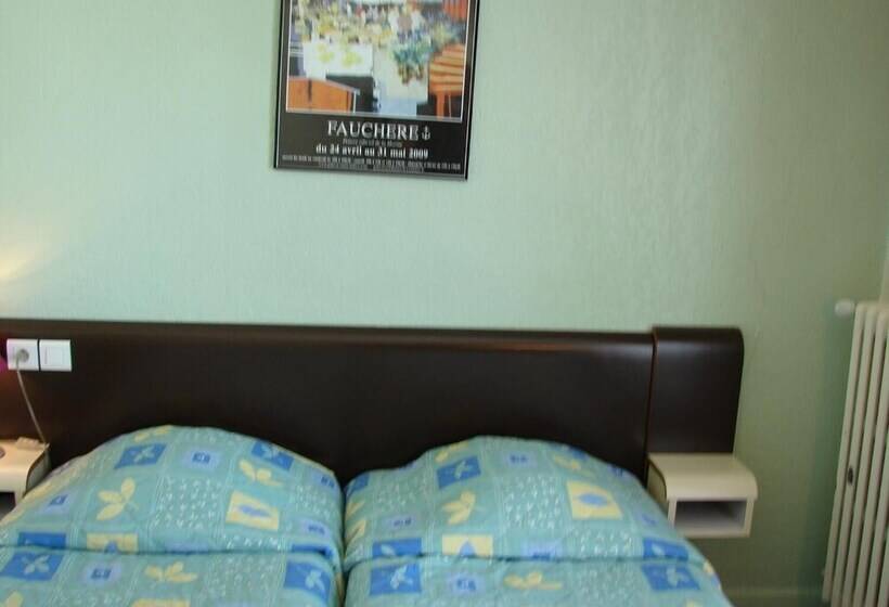 Отель De Paris Et Des Voyageurs