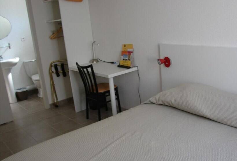 Отель De Paris Et Des Voyageurs