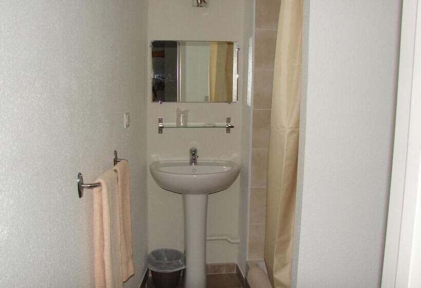 Отель De Paris Et Des Voyageurs