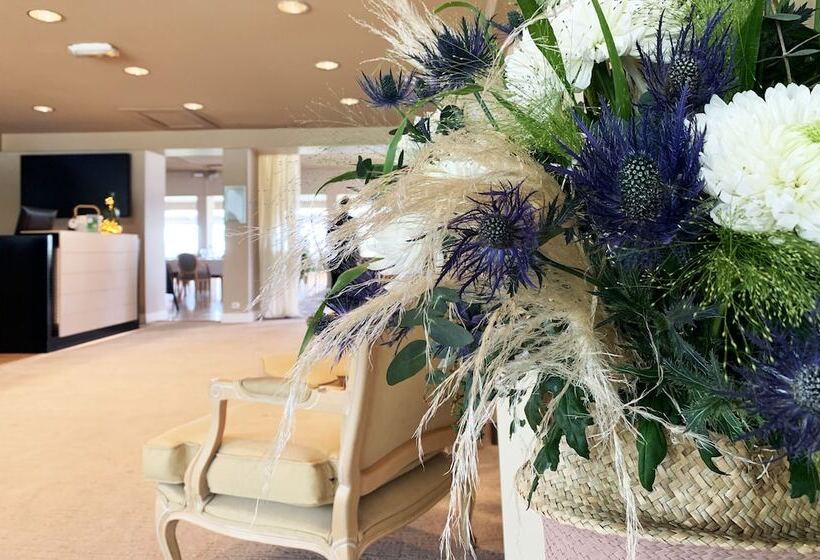 Отель Domaine Des Dryades