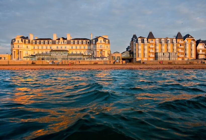 호텔 Grand Hôtel Des Thermes