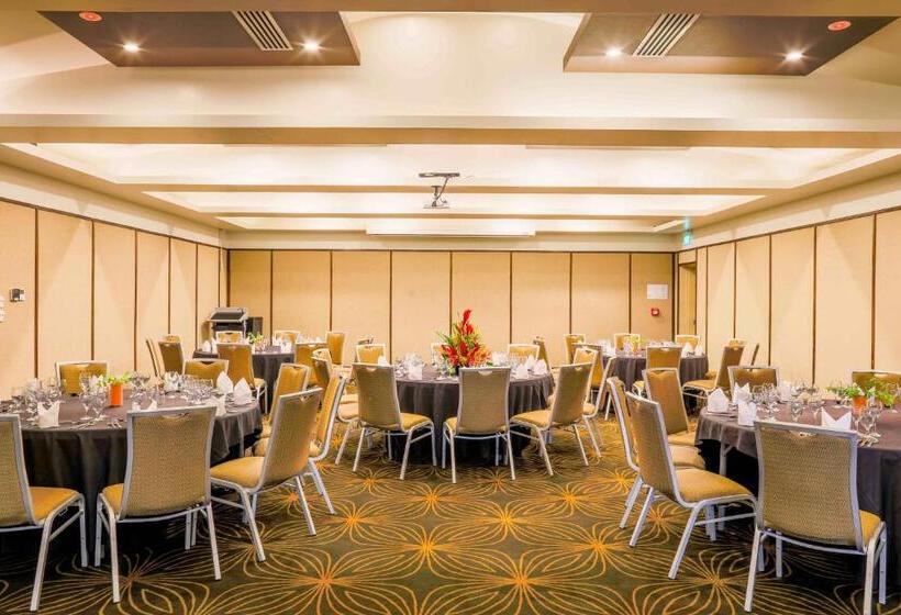 هتل Holiday Inn Suva, An Ihg