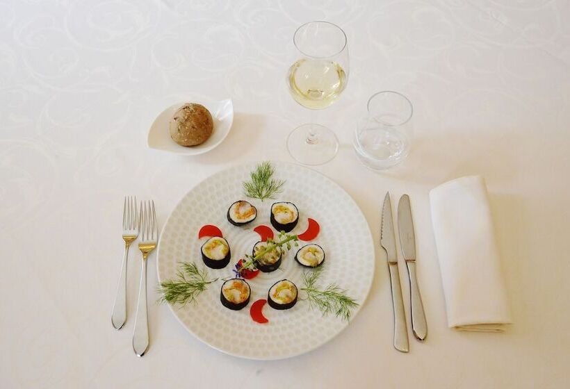 ホテル Logis   Hostellerie & Restaurant Saint Louis