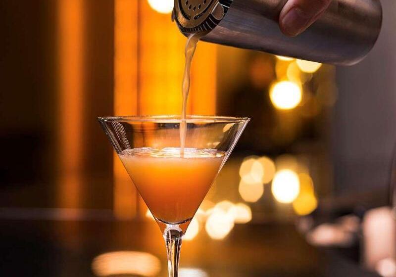 Отель Mgallery Le Louis Versailles Château