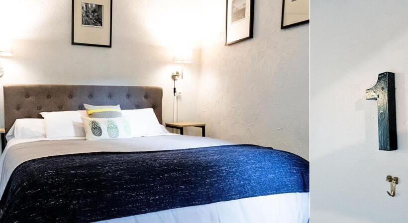 Отель Hôtel Saint Florent