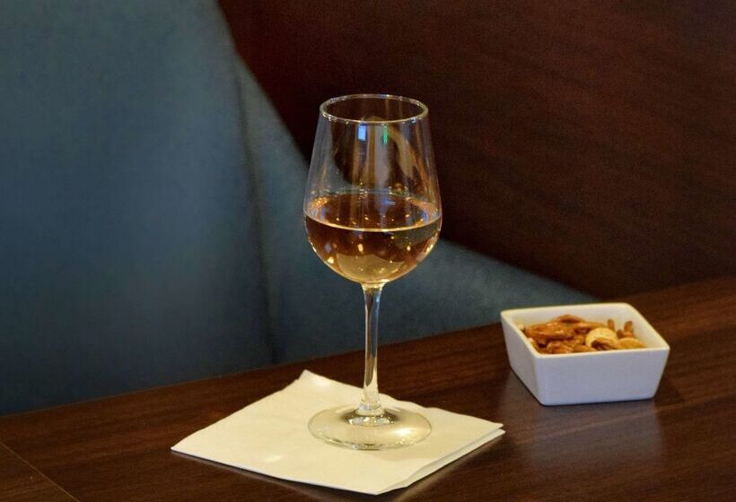 Отель Kyriad Grenoble Centre