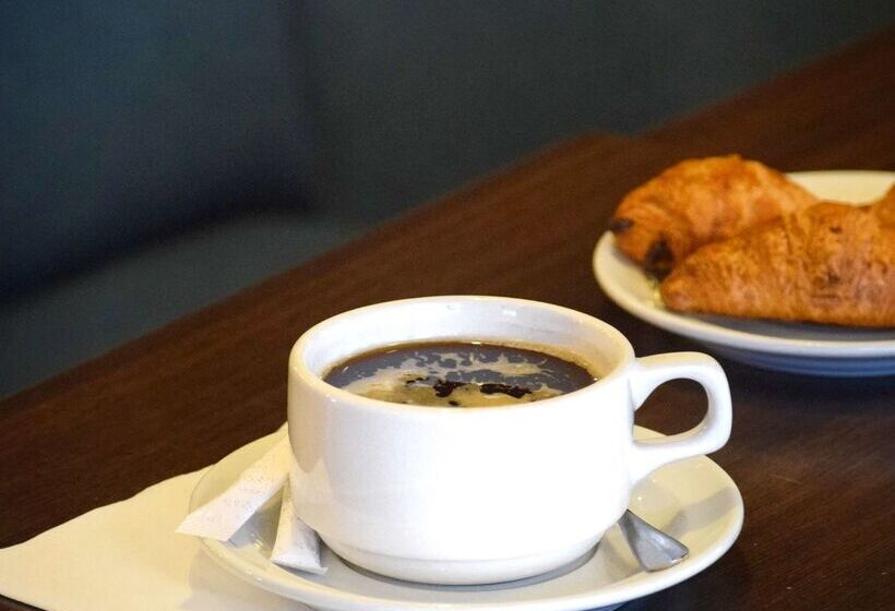 Отель Kyriad Grenoble Centre