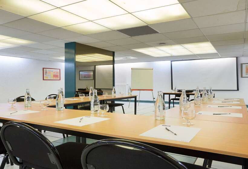 Отель Kyriad Grenoble Centre