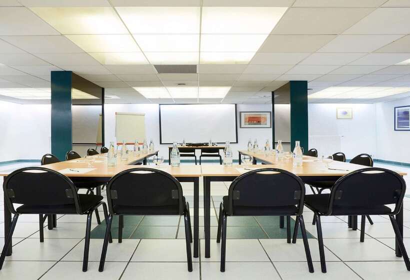 Отель Kyriad Grenoble Centre