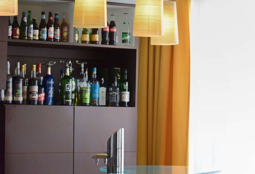 Отель Kyriad Grenoble Centre