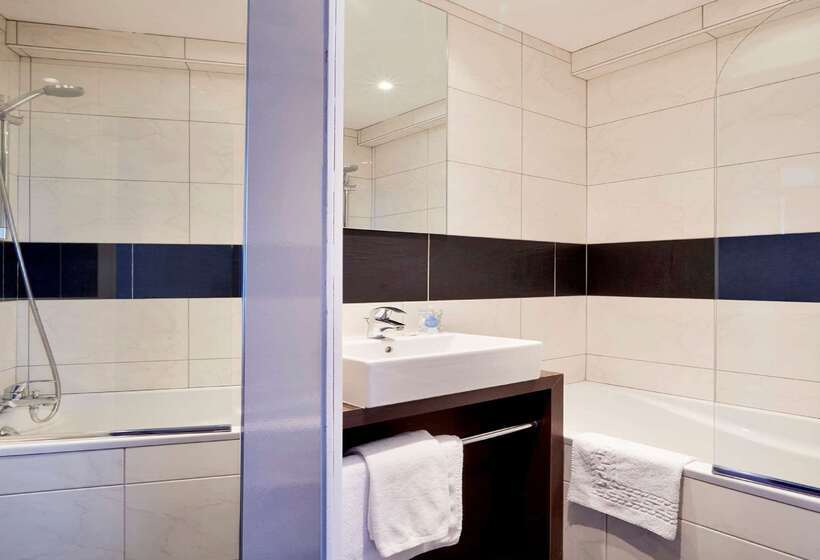 Отель Kyriad Grenoble Centre