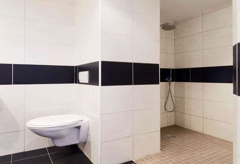 ホテル Kyriad Grenoble Centre