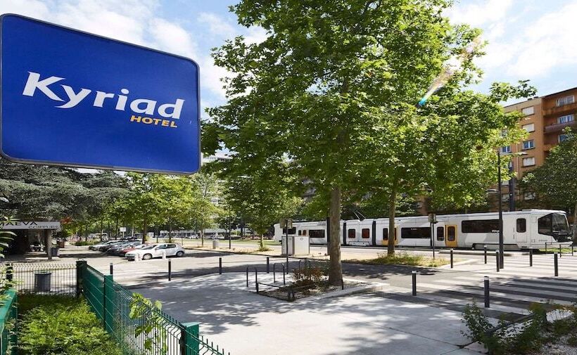 Отель Kyriad Grenoble Centre