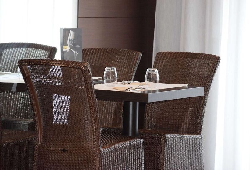 Отель Kyriad Grenoble Centre