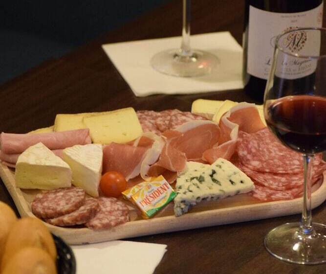 Отель Kyriad Grenoble Centre