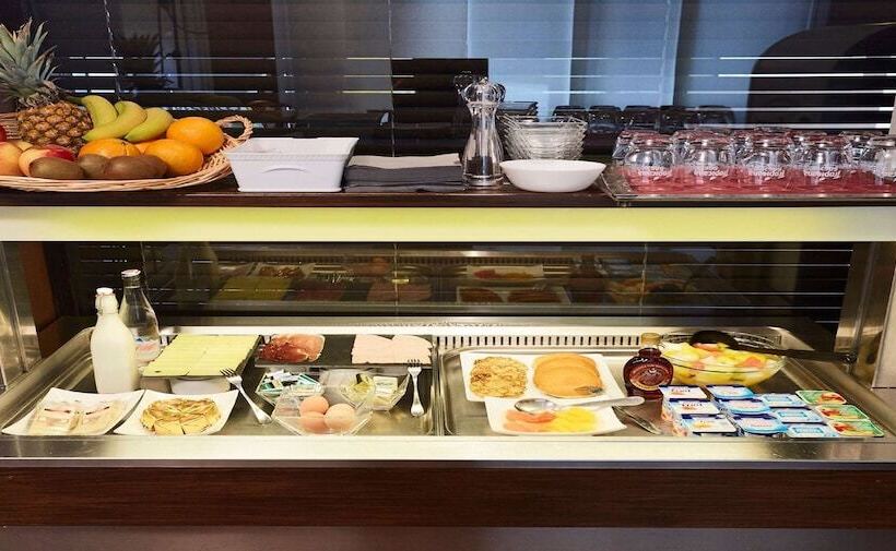 Отель Kyriad Grenoble Centre