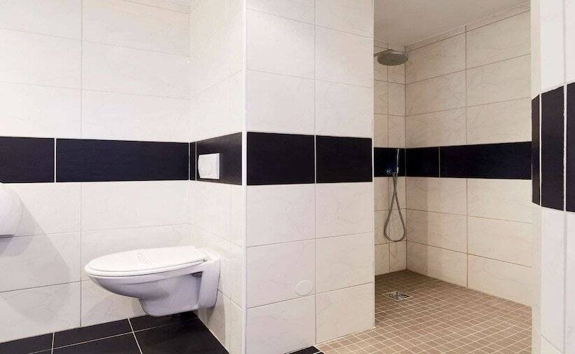 Отель Kyriad Grenoble Centre