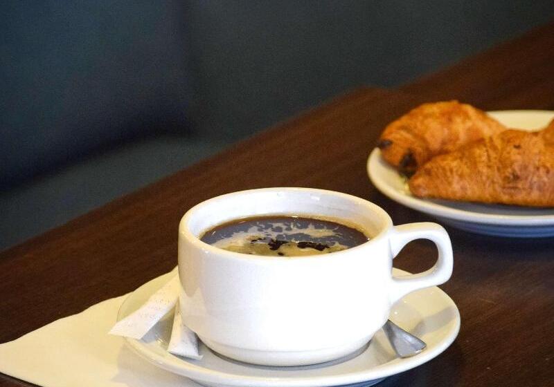 Отель Kyriad Grenoble Centre