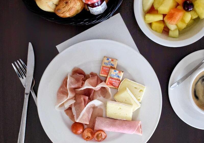 Отель Kyriad Grenoble Centre