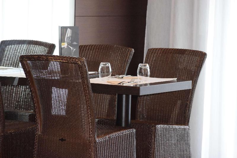 Отель Kyriad Grenoble Centre