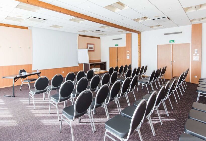 فندق Kyriad Montchanin Le Creusot