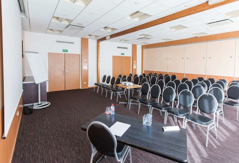 فندق Kyriad Montchanin Le Creusot