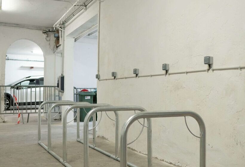 هتل Kyriad Nimes Centre