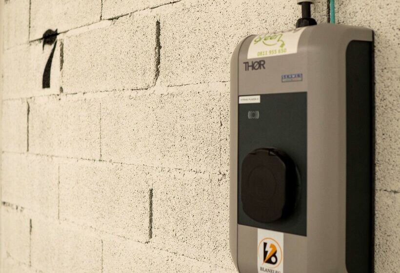 هتل Kyriad Nimes Centre