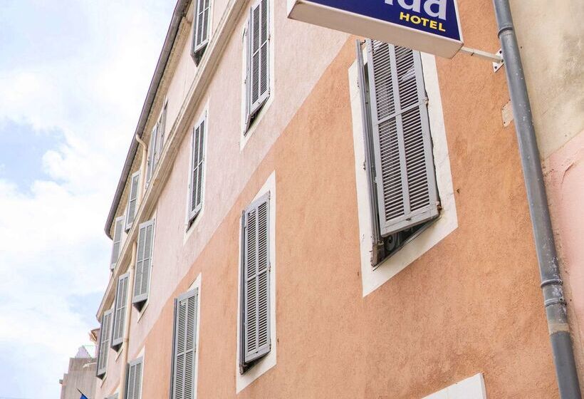 هتل Kyriad Nimes Centre