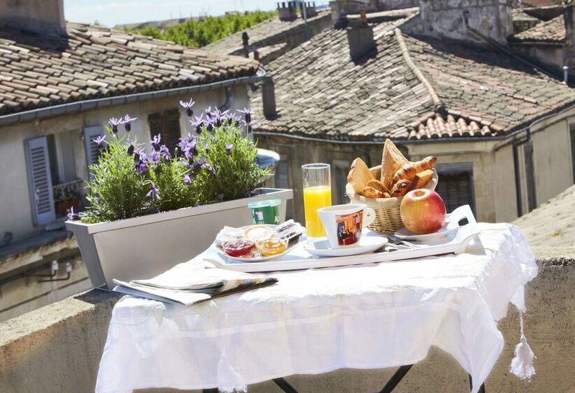 هتل Kyriad Nimes Centre