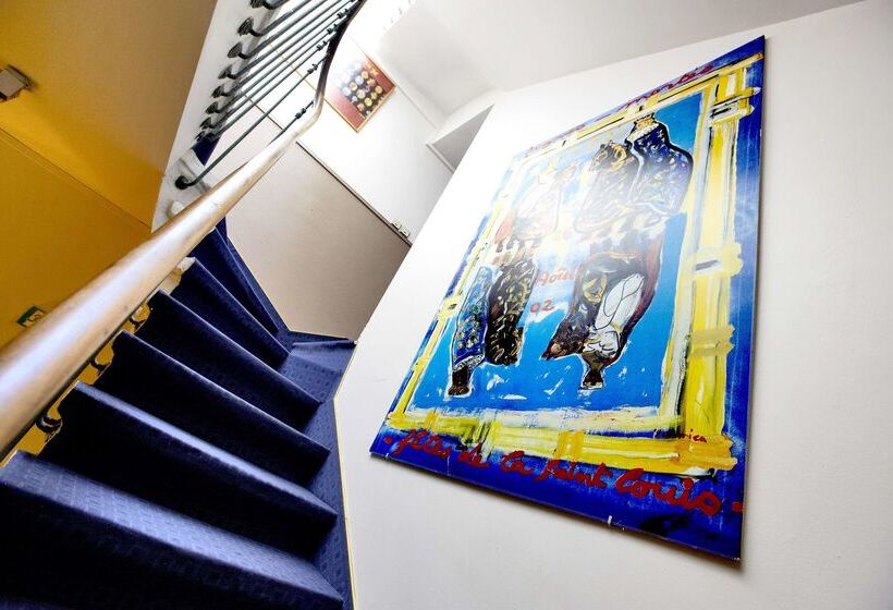 هتل Kyriad Nimes Centre