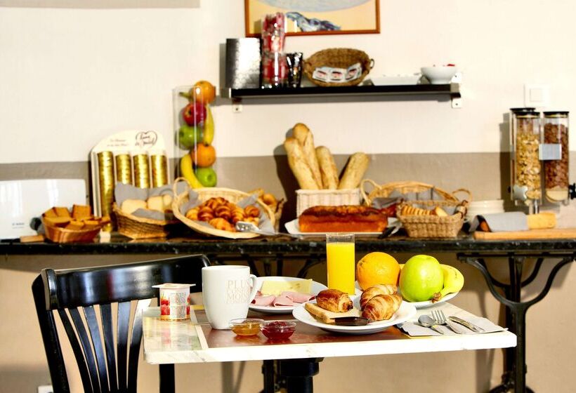 هتل Kyriad Nimes Centre