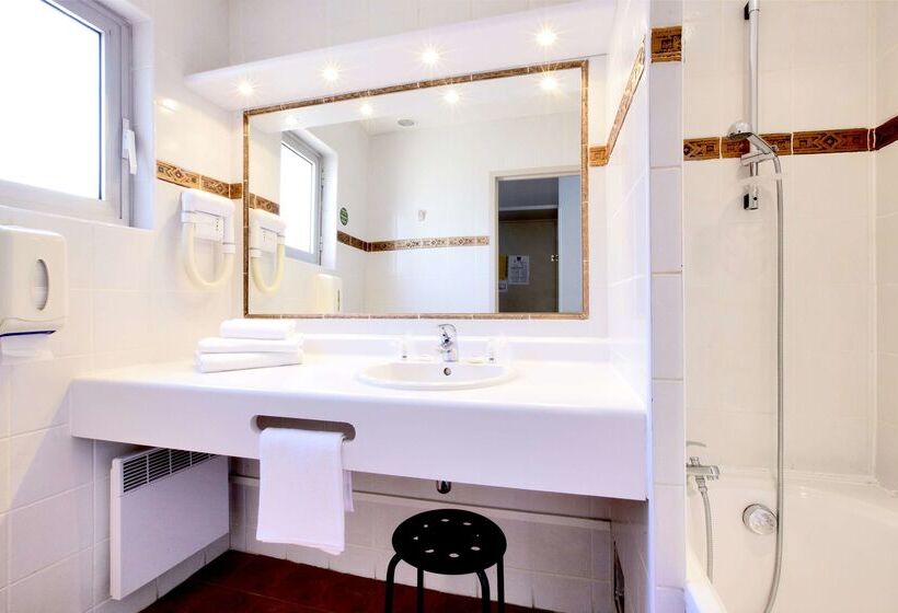 هتل Kyriad Nimes Centre