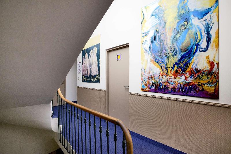 هتل Kyriad Nimes Centre