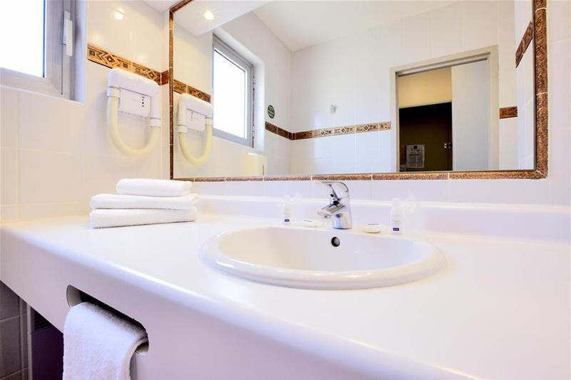 هتل Kyriad Nimes Centre