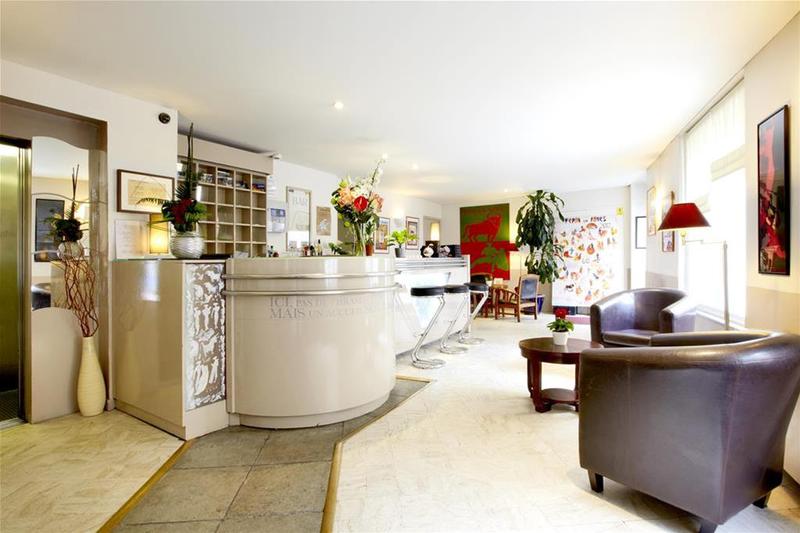 هتل Kyriad Nimes Centre