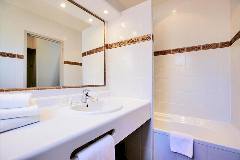 هتل Kyriad Nimes Centre