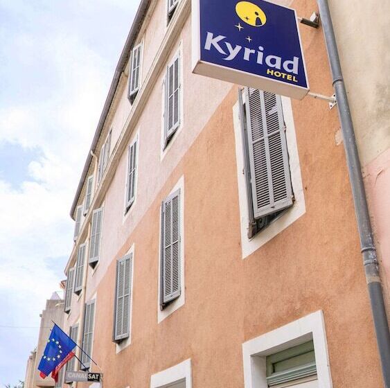 هتل Kyriad Nimes Centre