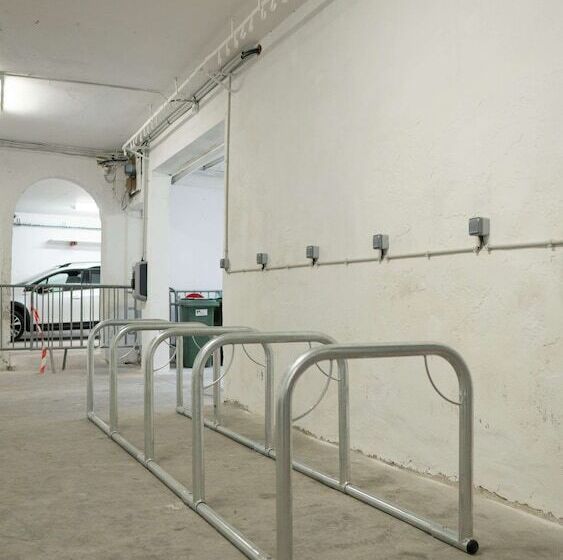 هتل Kyriad Nimes Centre