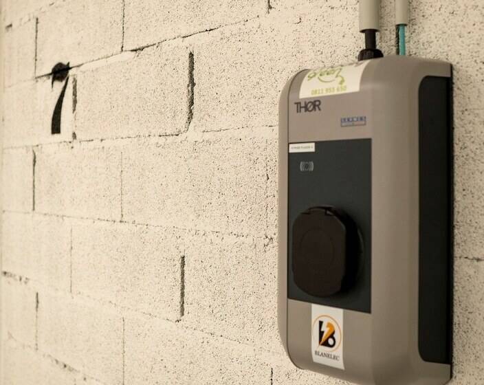 هتل Kyriad Nimes Centre