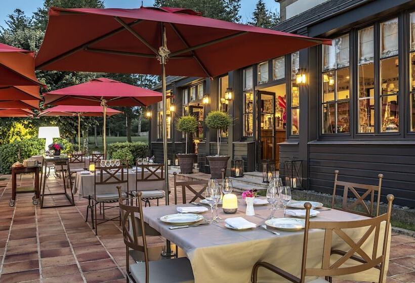 Отель La Chapelle Saint Martin