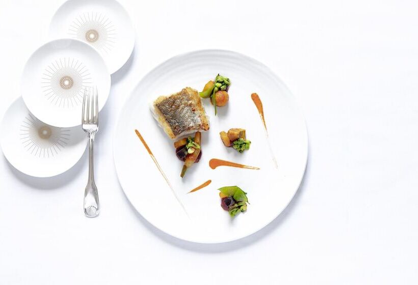 Отель La Chapelle Saint Martin