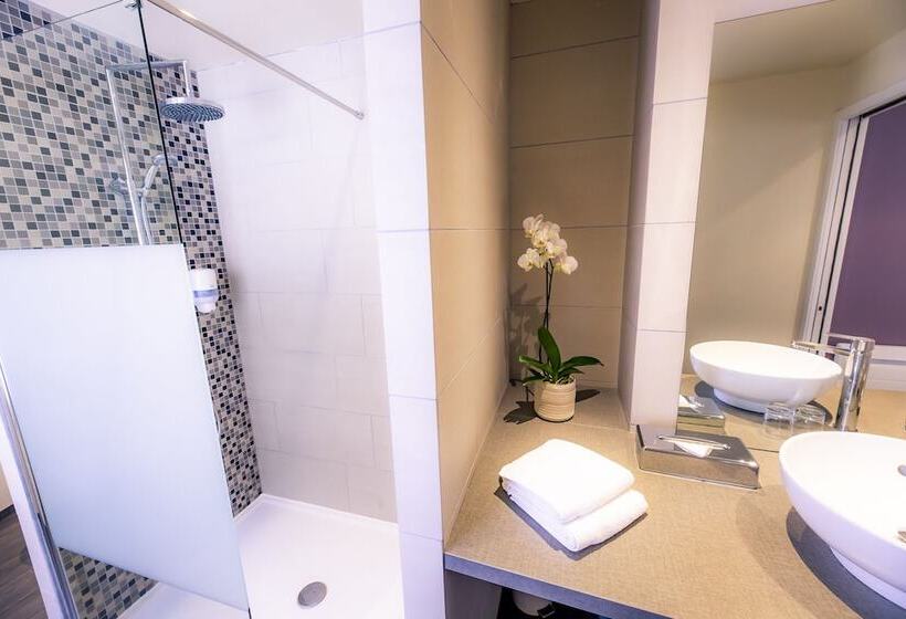 فندق Le Lion D'or Et Restaurant La Table Du Lion