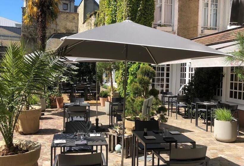 فندق Le Lion D'or Et Restaurant La Table Du Lion