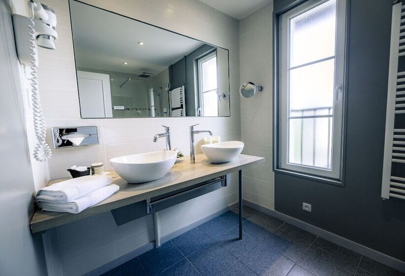 فندق Le Lion D'or Et Restaurant La Table Du Lion