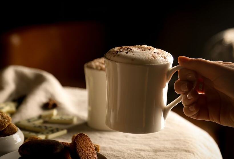 فندق Le Lion D'or Et Restaurant La Table Du Lion