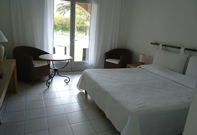 Отель Le Pré Des Baux